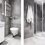 Househost Plac Wolnica 9 *