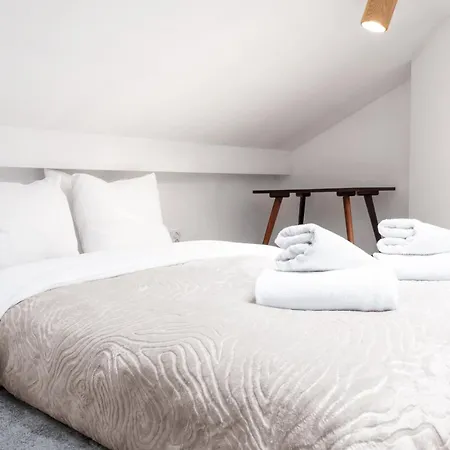 Househost Plac Wolnica 9 Апартаменты *